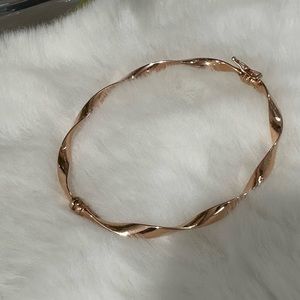 Beautiful Gold Rose Bracelet Bangle 💕